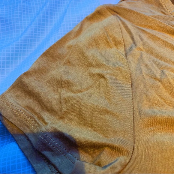 Top with nice knot on center chest - Picture 3 of 4